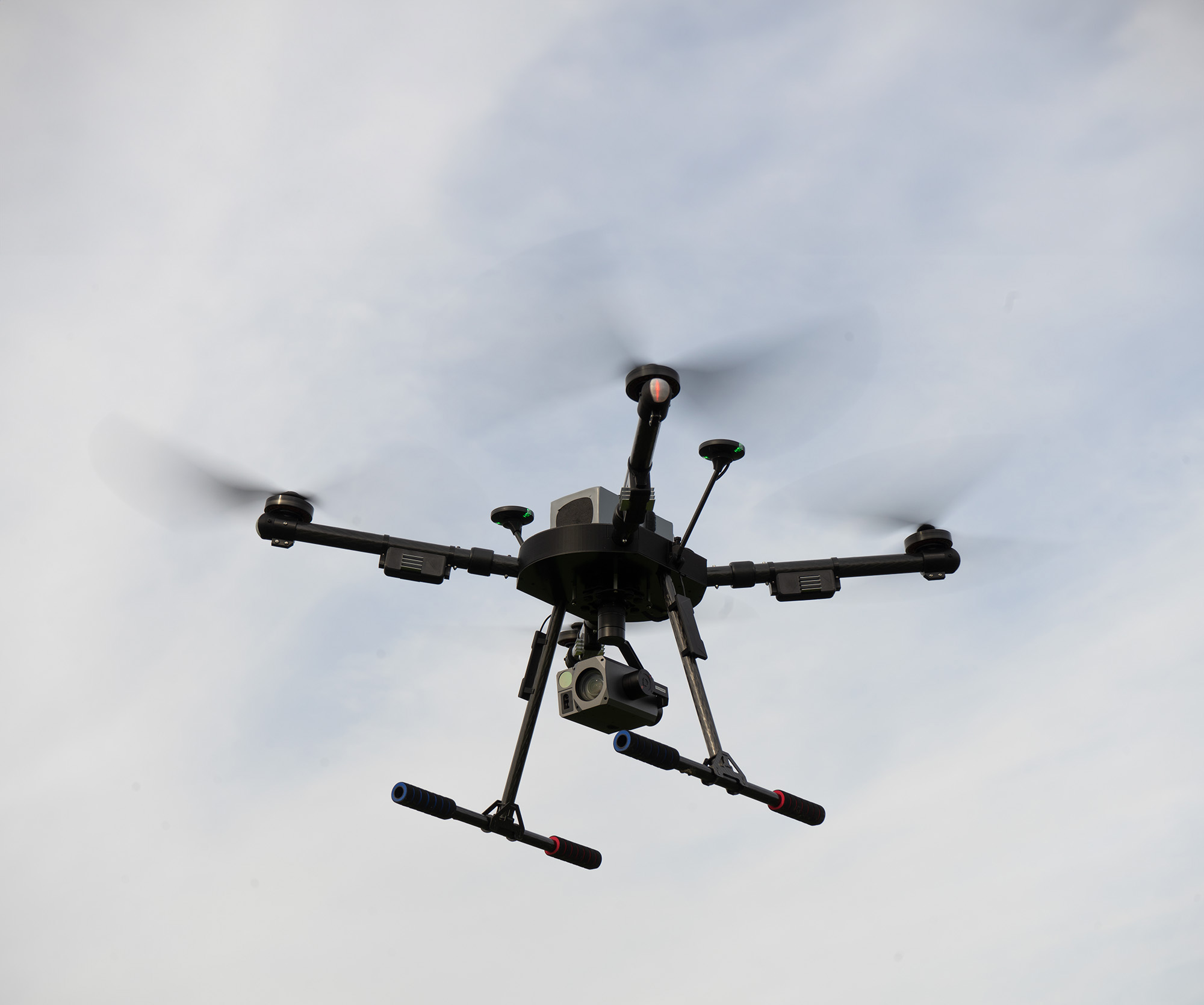 Unbemannte Flugsysteme Deutscher Drohnenhersteller mit Fokus auf Sicherheit, Vermessung und industrielle Inspektionen im Innen- und Aussenbereich.